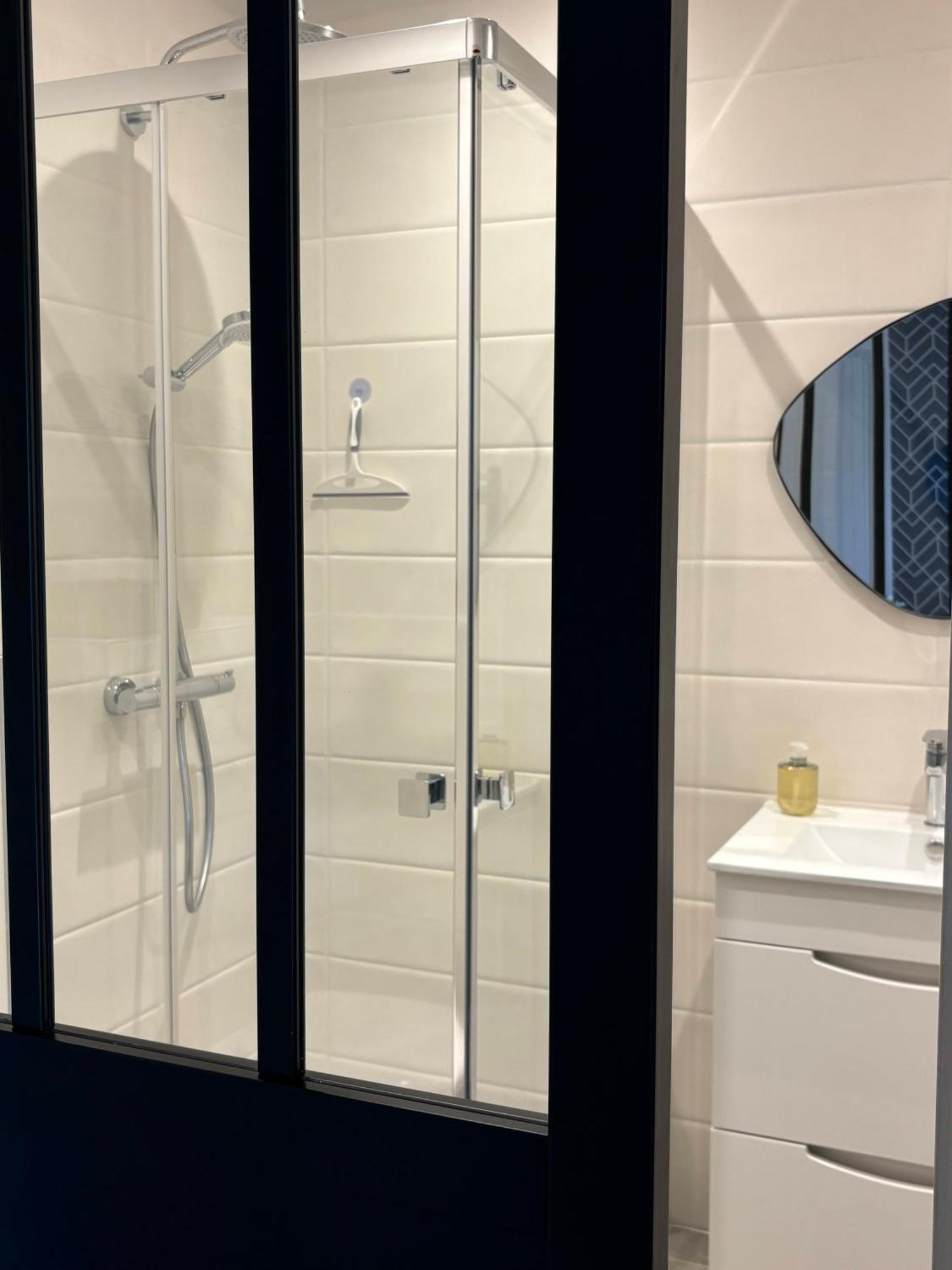 Le Cabanon De Livia Avec Piscine Privee Villa Cucuron Eksteriør bilde